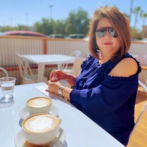 Meet your Posher, Myraliz